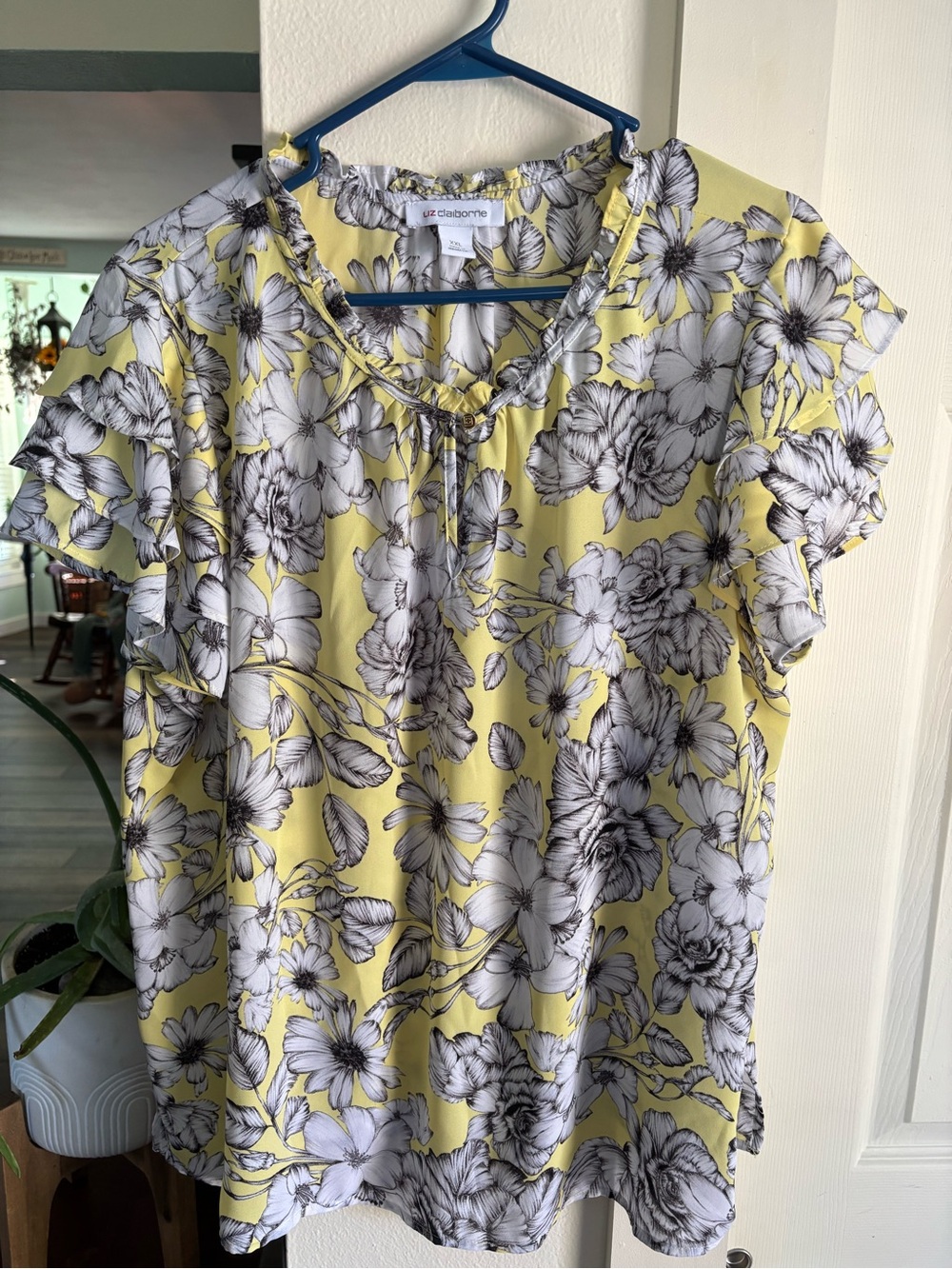 Liz Claiborne Yellow Floral Ruffle Neck Flutter Sleeve Top